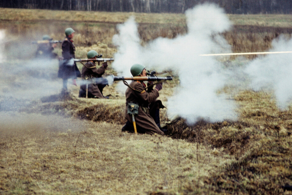 Soldaten der Roten Armee während einer Gefechtsübung.