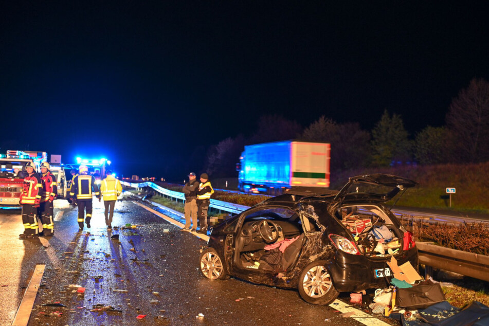In diesem völlig zerstörten Wrack des Opel Corsa starben beide Insassen noch am Unfallort.