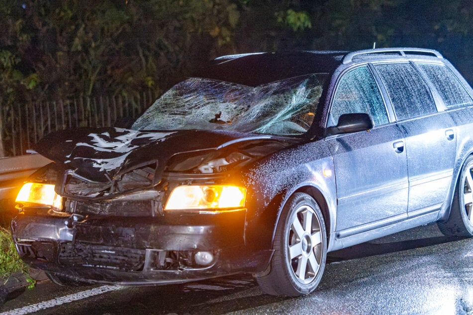 Die Radfahrerin wurde unter anderem von einem Audi erfasst.