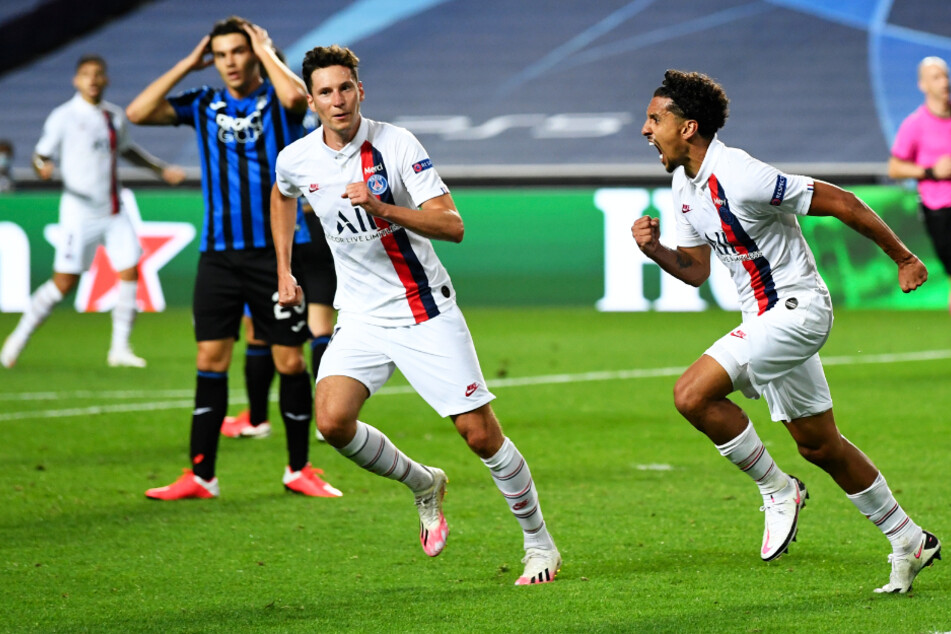 Marquinhos (r.) bejubelt mit Julian Draxler seinen seinen späten Ausgleichstreffer zum 1:1.
