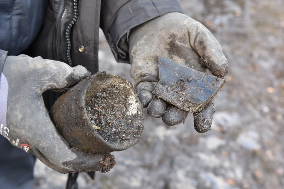 In der Räumstelle Altenberg (Kreis SOE) wird regelmäßig Munition der Weltkriege gesprengt. Was zerlegt werden kann, wird in der Kampfmittelzerlegeeinrichtung Zeithain auseinandergenommen.