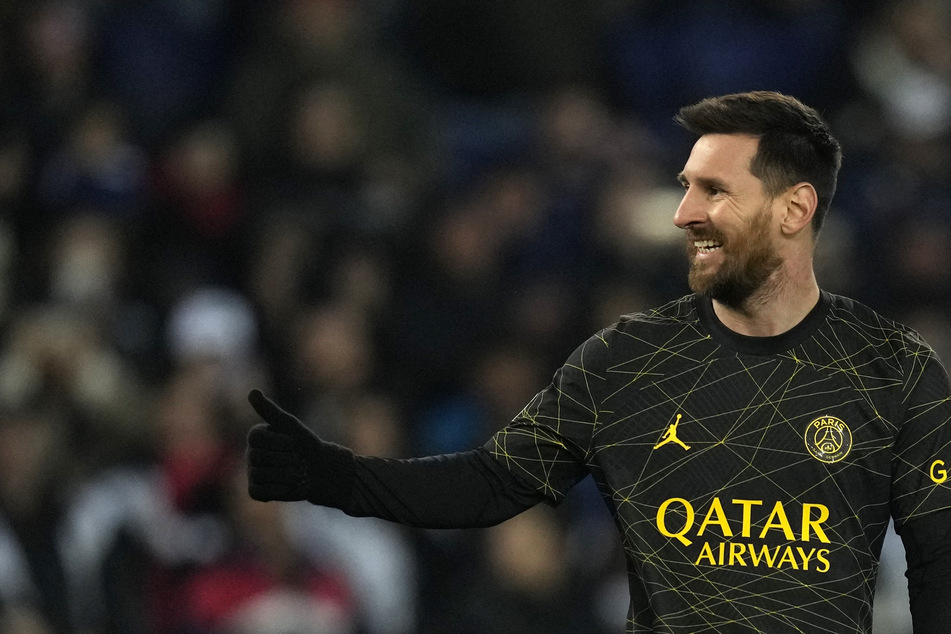 Seine Zukunft ist völlig offen: Superstar Lionel Messi (35) von PSG befeuert Gerüchte um einen Wechsel im Sommer.