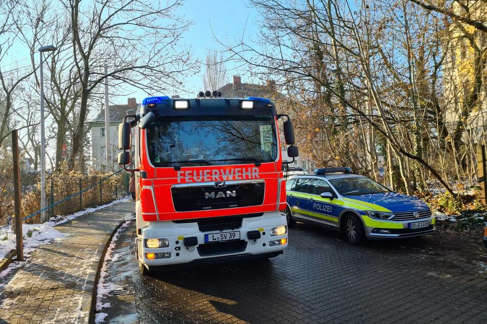 Die Einsatzkräfte der Feuerwehr und Polizei rückten zum Ort des Brandes aus.
