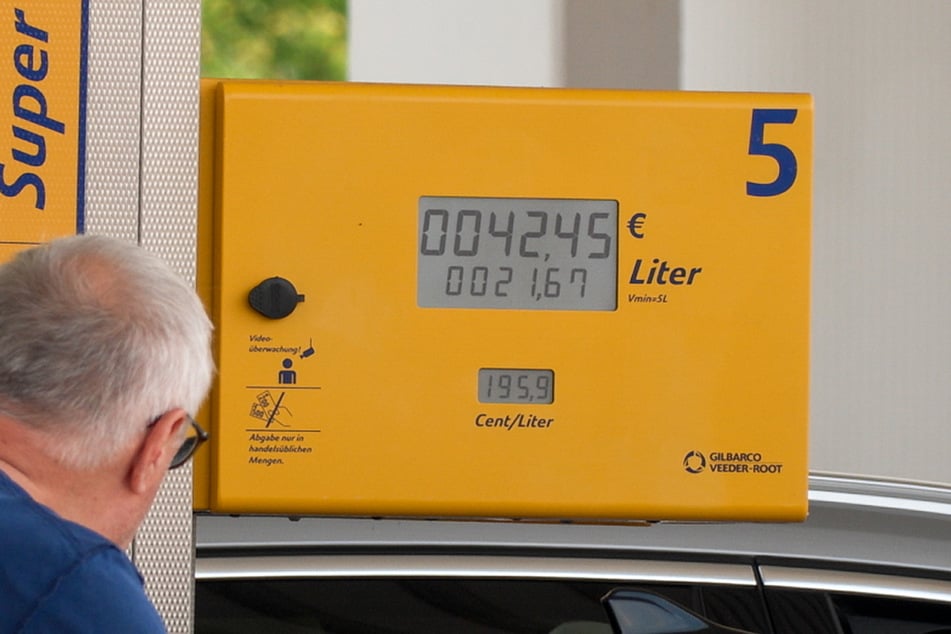 Ab Mittwoch werden die Preise an Tankstellen wieder dauerhaft die Zwei-Euro-Marke knacken.