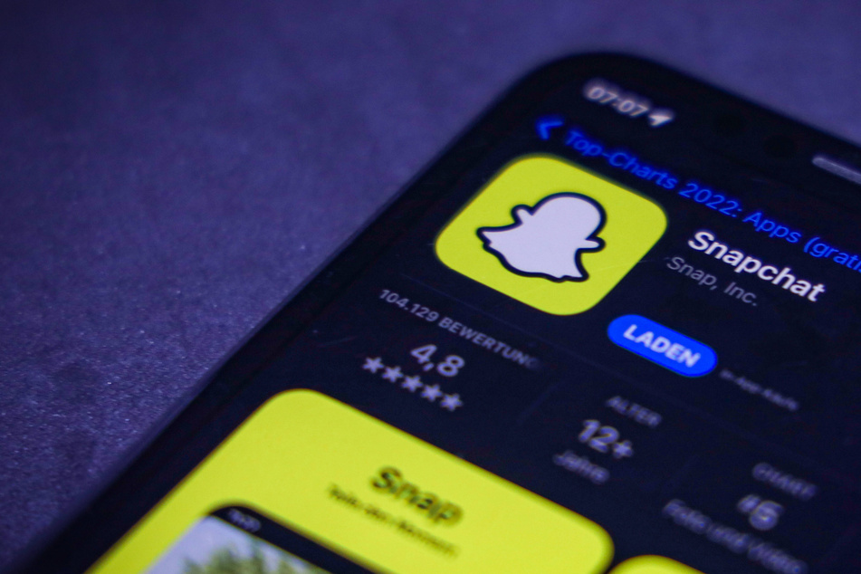 Snapchat debuts new update featuring free AI chatbot