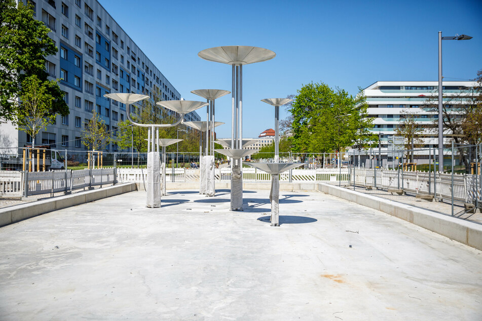 Der Schalenbrunnen "Wasserspiel" der Künstlerin Leoni Wirth (1935-2012) am Dippoldiswalder Platz wird dieses Jahr womöglich nicht sprudeln.