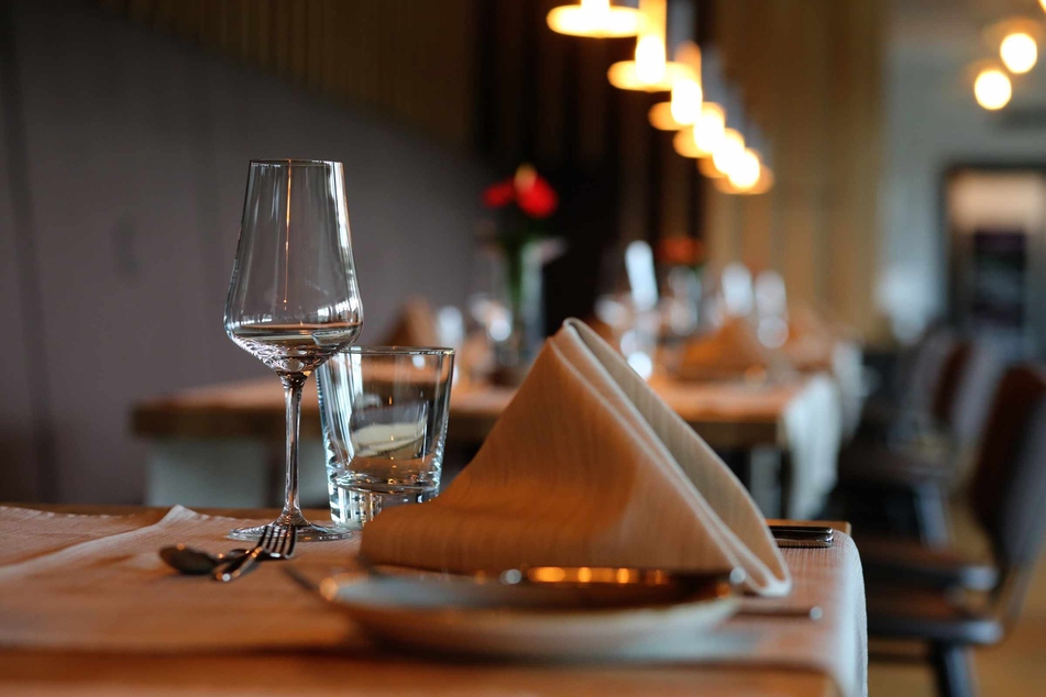 Viele Verbraucher wollen nach der Steuererhöhung seltener ins Restaurant gehen.
