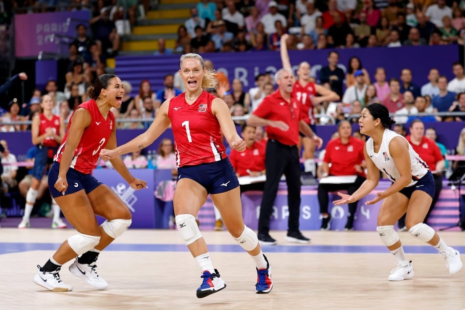 He could not cheer with his team: Sister player Micha Hancock (No. 1).