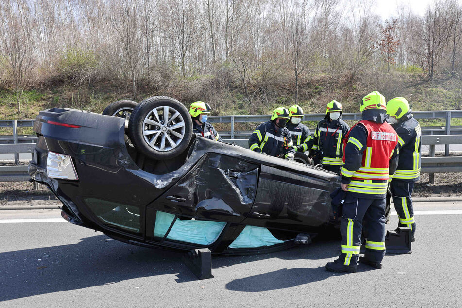 Unfall A4: Unfall auf der A4: Skoda landet auf dem Dach!