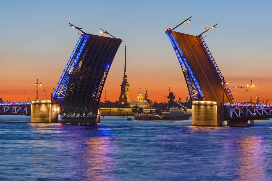Newa-Brücke in St. Petersburg - das Visum für Russland erhielt Rebecca Salentin erst während der Reise.