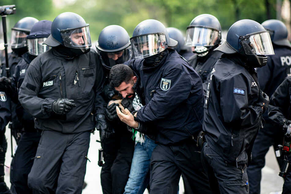 Berlin: Nach Anti-Israel-Demo in Neukölln - Polizei zieht ...