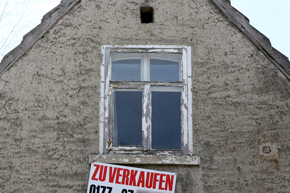 Das lukrative Testament ist die Ausnahme: Der Freistaat erbt Jahr für Jahr vermüllte Wohnungen, Ruinen oder wertlosen Krempel. (Symbolbild)