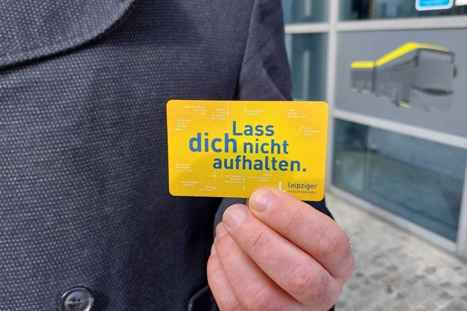 "Lass dich nicht aufhalten" ist der Slogan des Deutschlandtickets, das seinen Nutzern die Reise mit ÖPNV durch ganz Deutschland ermöglicht.
