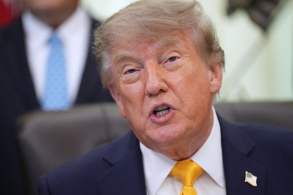 Trumps Krieg gegen den Iran ist festgefahren, der Verkehr in der Straße von Hormus ist weiterhin blockiert. Trotz vieler Opfer und hoher Inflation sieht der US-Präsident darin keine große Sache.