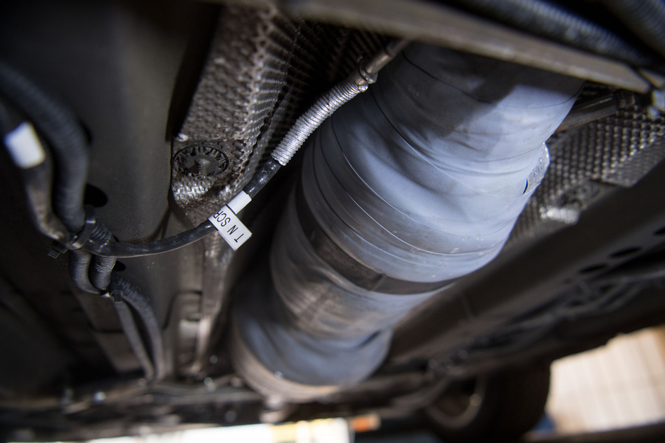 Laut Polizei sind die gestiegenen Rohstoffpreise bestimmter Metalle der Grund für die vermehrten Diebstähle von Katalysatoren in Nordrhein-Westfalen.