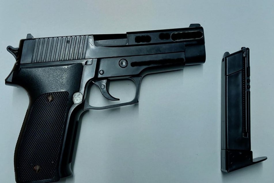 Die Bundespolizei entdeckte bei dem Mann eine Softairwaffe.